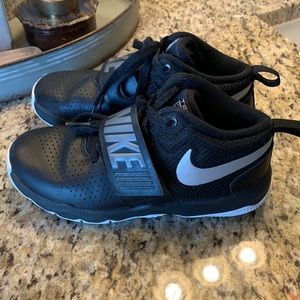 Nike youth basketball shoes